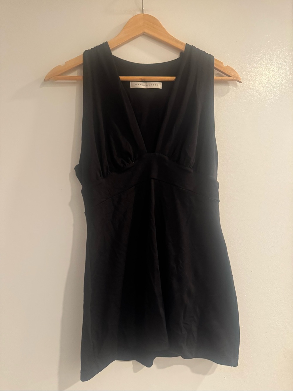 Susana Monaco Black V-Neck Sleeveless Tank Top – Size Small